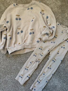 Zara Beige Kids Matching Set with Blueberries 4-5